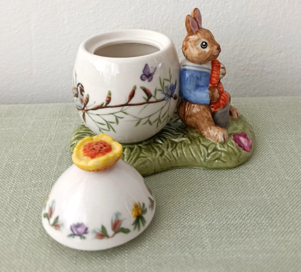 Dóza vajíčko zajačik Max s mrkvami Bunny Tales od Villeroy&Boch