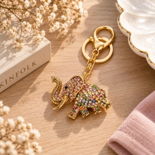 Clayre & Eef - kľúčenka Slon 4x2x7 cm goudkleurig roze Kov