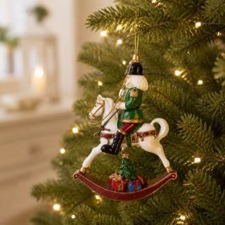 Doplnky pre zimnú koláž -  závesný luskáčik na koni 8,2 cm  od Villeroy & Boch