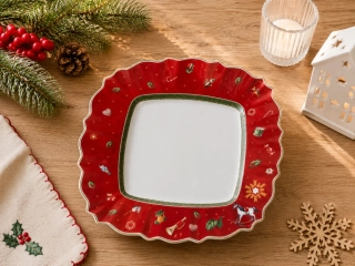 Toy's Delight - červený hranatý plytký tanier 28,5 cm od Villeroy & Boch
