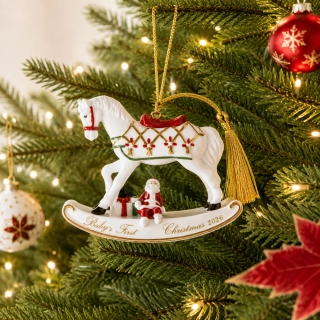 Christmas Classics - závesná ozdoba, koník 2026 od Villeroy & Boch